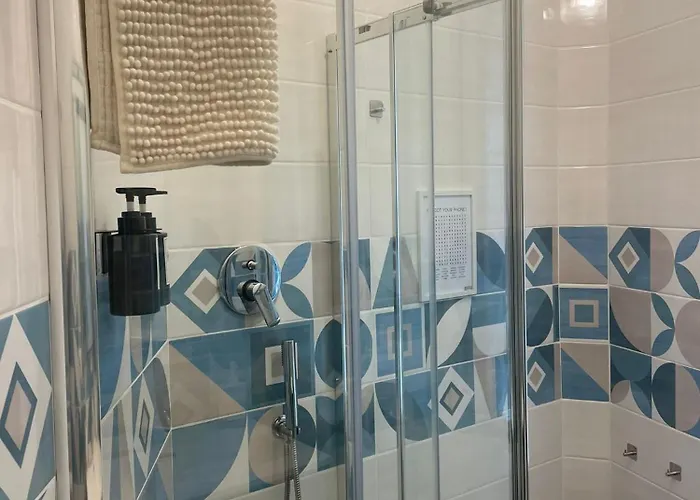 2 Bagni, 2 A Piramide Ostiense Rome