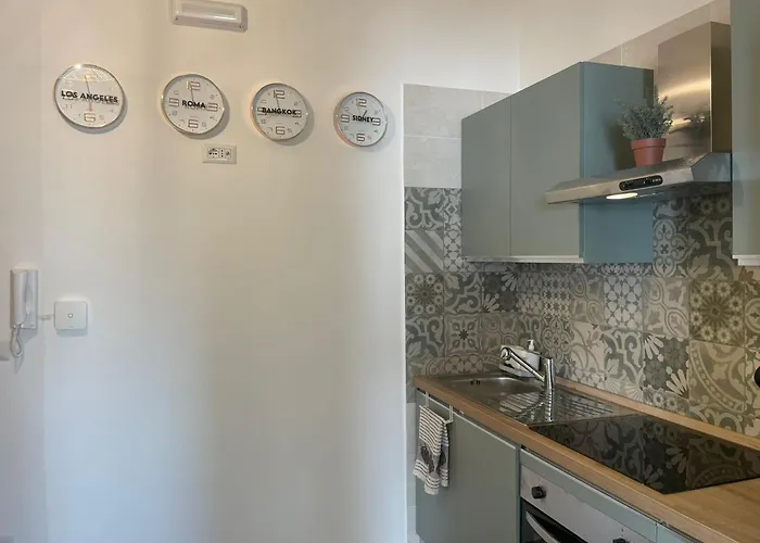 2 Bagni, 2 A Piramide Ostiense Rome