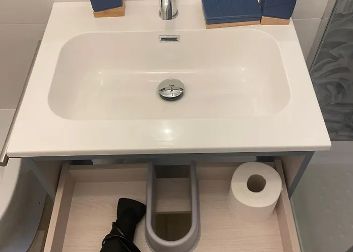 2 Bagni, 2 A Piramide Ostiense * Rome